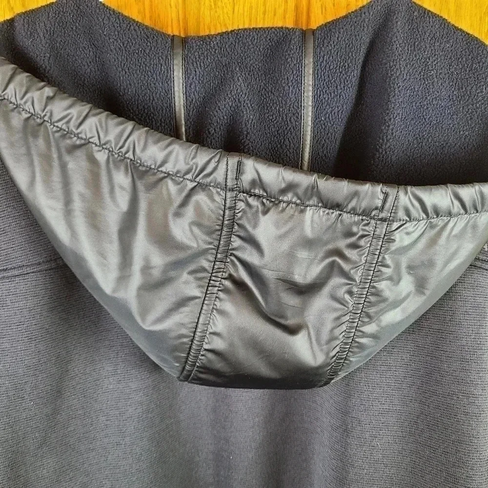 UNDER Armour men's black knit zippered jacket with hood